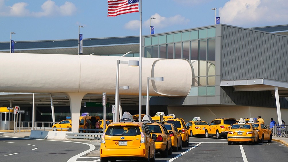 Estados Unidos prohíbe la entrada al país de extranjeros procedentes de Brasil 