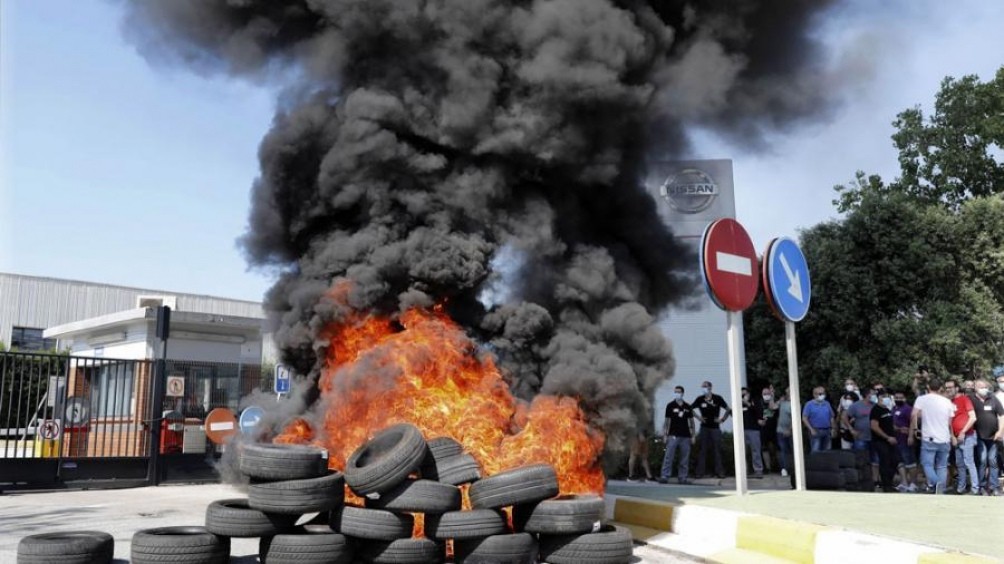 El cierre de Nissan en Barcelona abre el primer gran conflicto laboral en plena 