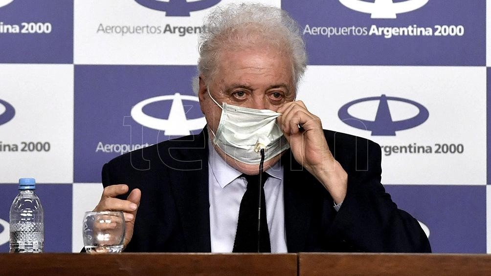 "Hay especulación política" en quienes están en contra del aislamiento, dice González García