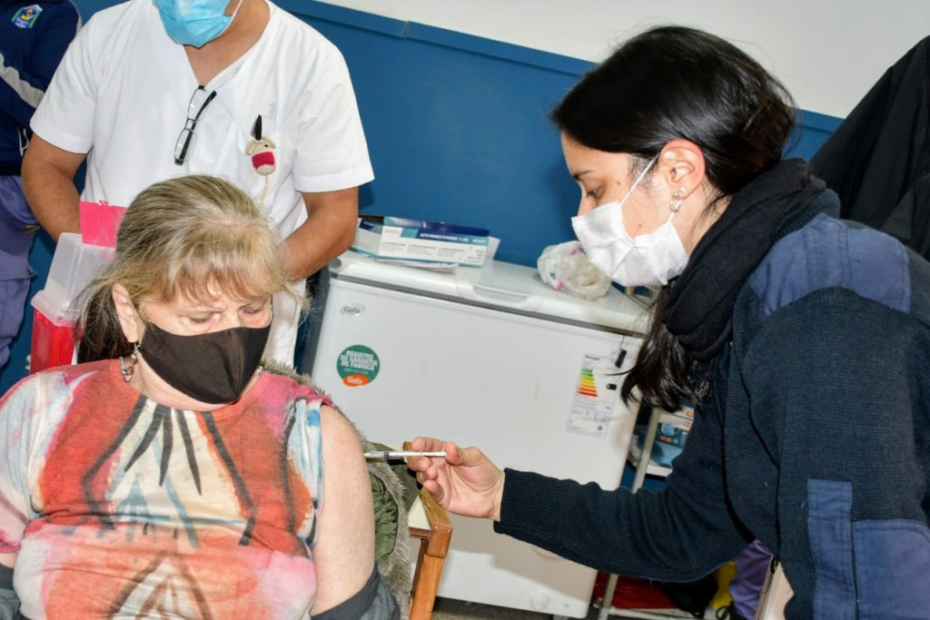 Covid-19: avanza la campaña de vacunación con la incorporación de personas mayores de 50 años