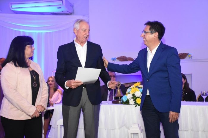 Gustavo Martínez acompañó a las autoridades del Club Social en la entrega del premio “Puente General Belgrano” otorgado por los clubes rotarios de Resistencia y Corrientes