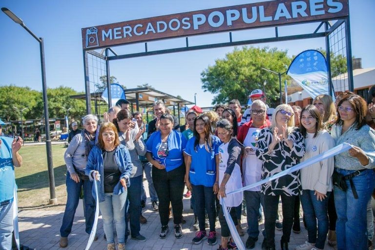 Capitanich inauguró el primer mercado popular de Fontana: «Permite acercar a productores y consumidores»