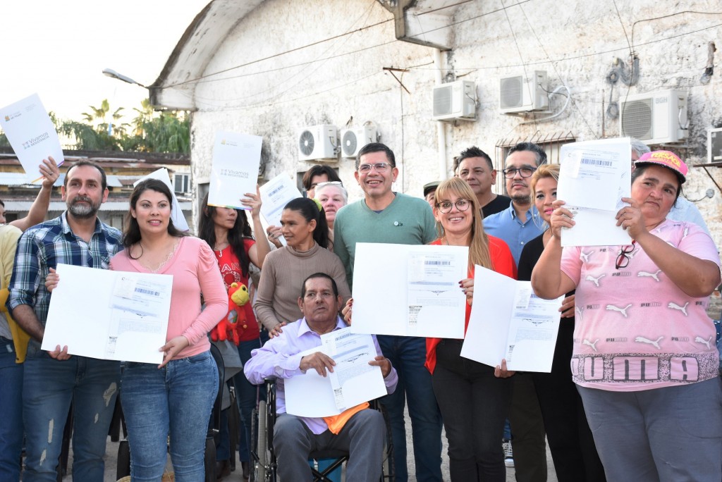 Regularización dominial: el Gobierno de Resistencia entregó 41 títulos de propiedad a familias de 18 barrios