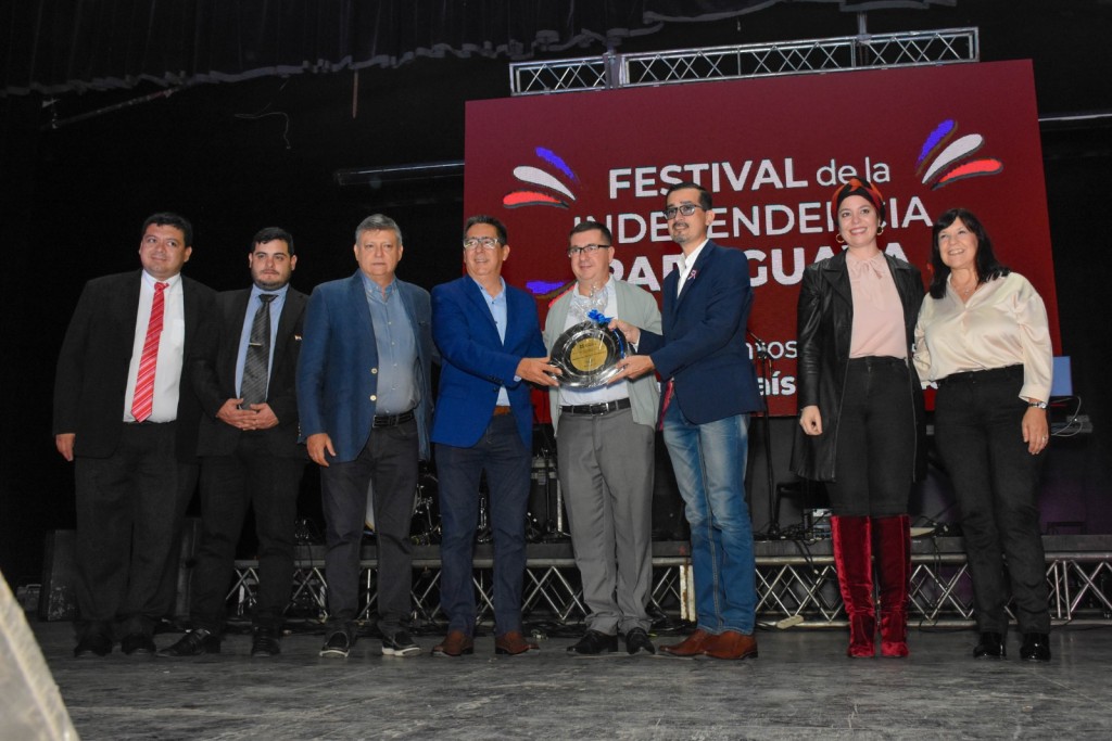 Gustavo en el Festival de la Independencia Paraguaya destacó “la hermandad cultural que vincula a ambos países”