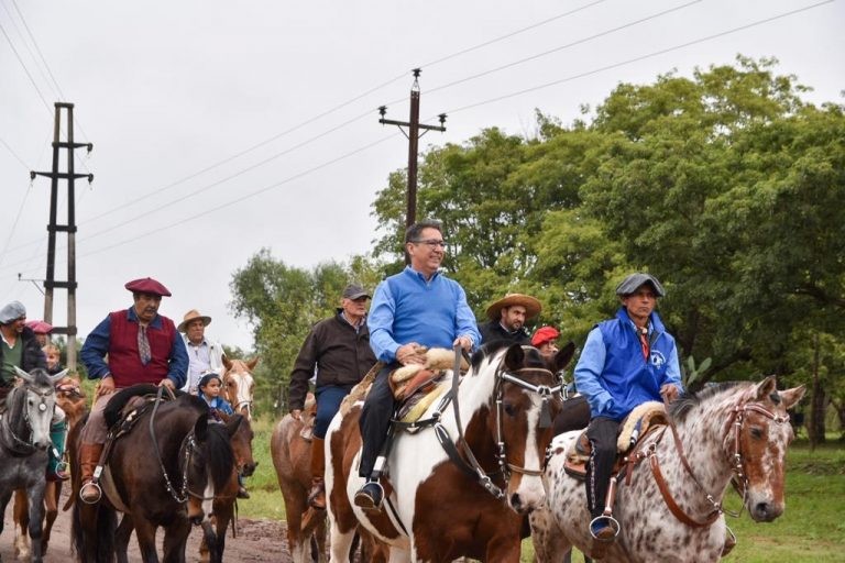 Gustavo Martínez participó de la fiesta de Santa Rita en Tirol: “es fundamental continuar con este legado de fe”, expresó