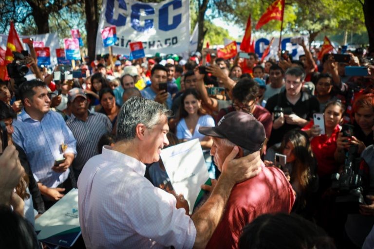 Reparación Histórica: Después de 105 años, 120 familias y comunidades de El Impenetrable recibieron sus títulos de propiedad