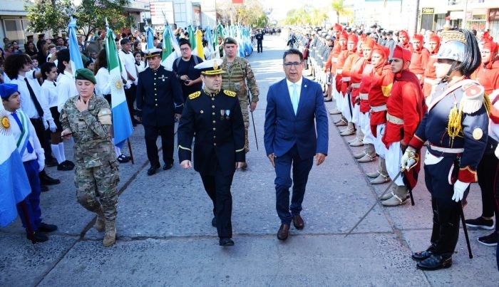 Con verdadero fervor patriótico, el Municipio de Resistencia celebró la revolución de mayo con un gran desfile cívico militar