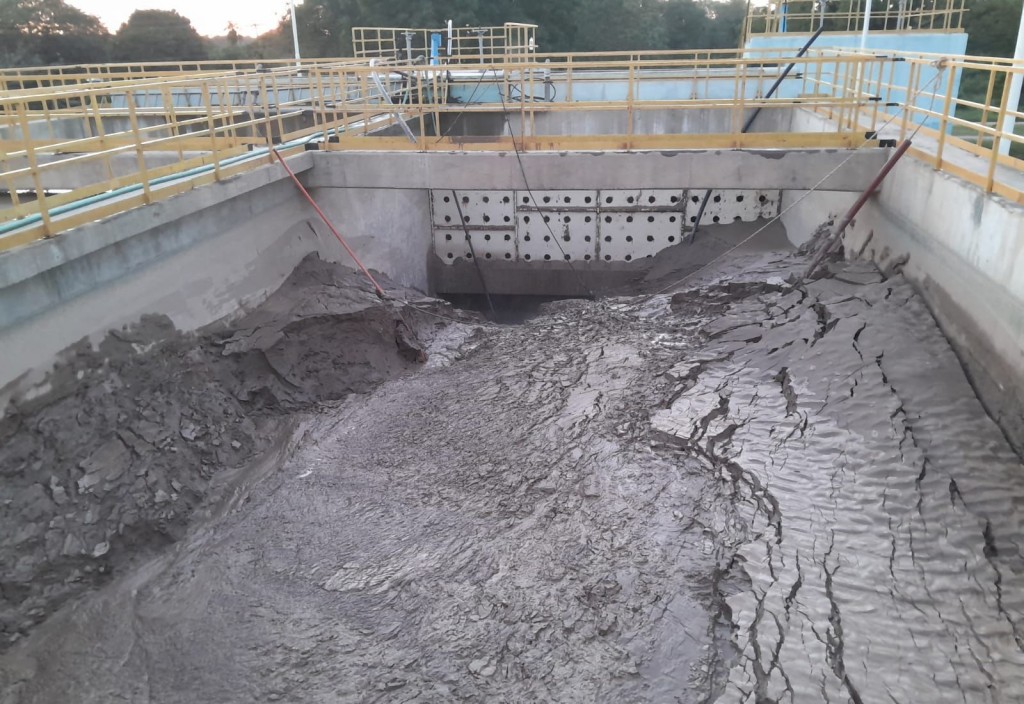 Presidencia Roca: Sameep ejecuta tareas de mantenimiento en la planta para mejorar la producción de agua potable