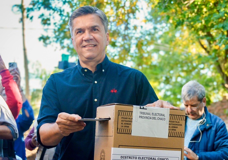 VOTÓ EL GOBERNADOR LEANDRO ZDERO: “ES UN DÍA DECISIVO PARA LOS CHAQUEÑOS Y HAY QUE CONCURRIR A VOTAR”