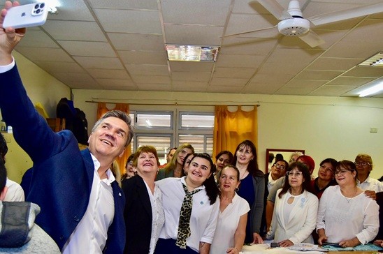 BARRANQUERAS: EL GOBERNADOR ZDERO HABILITÓ LAS REFACCIONES DE LA ESCUELA DE FORMACIÓN PROFESIONAL Nº 10, RATIFICANDO LA IMPORTANCIA DE VINCULAR LA EDUCACIÓN CON EL TRABAJO 