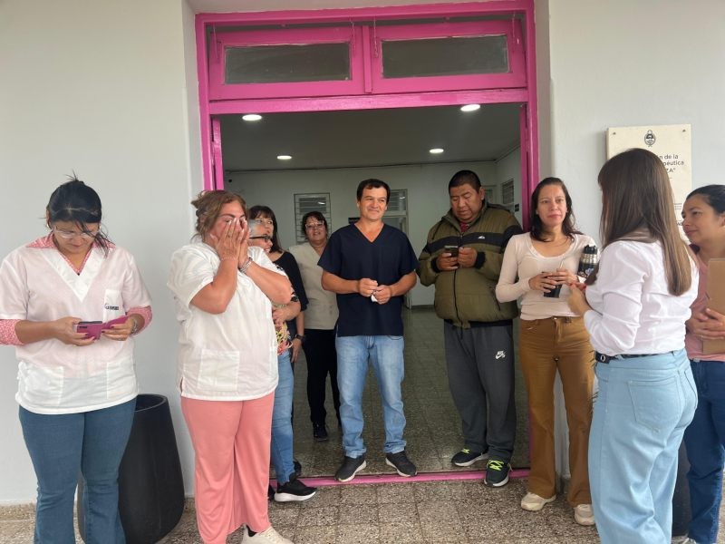 Un Nuevo Impulso para La Fortaleza: Minibús Entregado por la Vicegobernadora