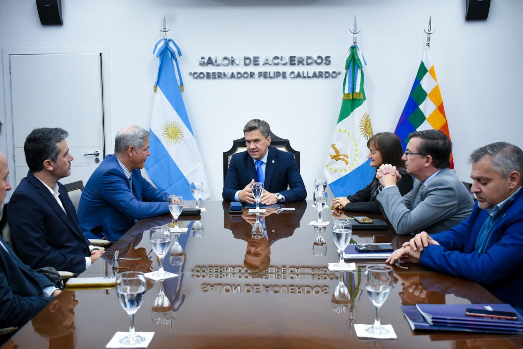 FORTALECIENDO RELACIONES: EL GOBERNADOR ZDERO RECIBIÓ ESTA MAÑANA AL MINISTRO NEVEN, DE LA EMBAJADA ALEMANA