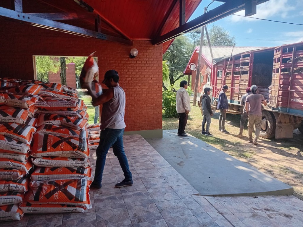 EL ESPINILLO: EL GOBIERNO PROVINCIAL ASISTE A PRODUCTORES AFECTADOS POR LA EMERGENCIA H&Iacute;DRICA