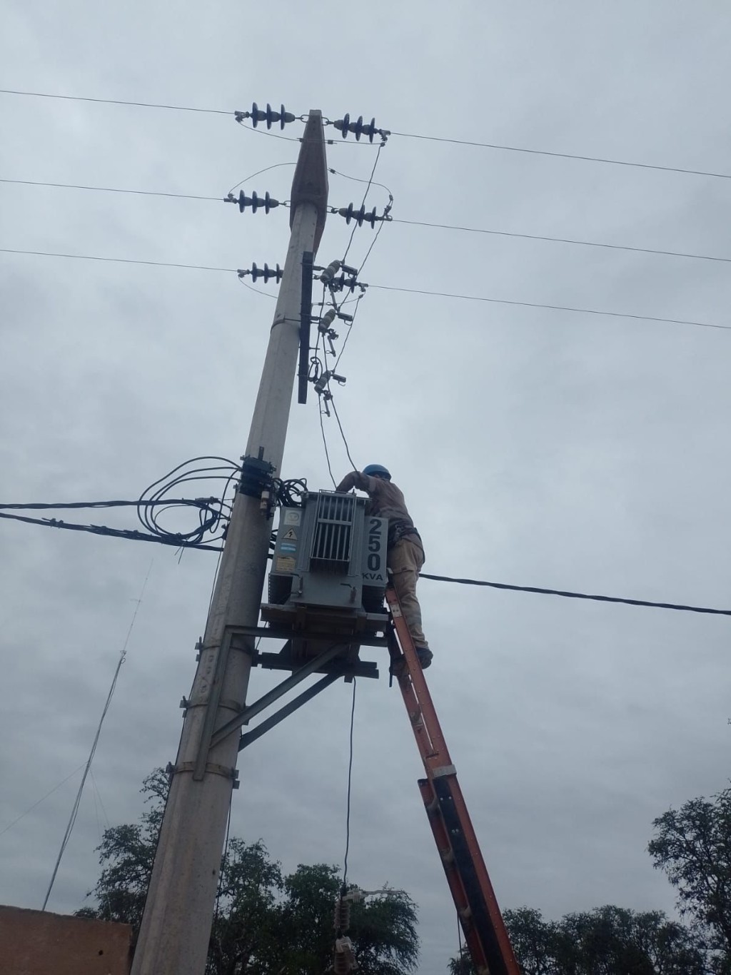 PARAJE EL TARTAGAL: CON UN NUEVO TRANSFORMADOR, SECHEEP RESTABLECI&Oacute; EL SUMINISTRO EL&Eacute;CTRICO