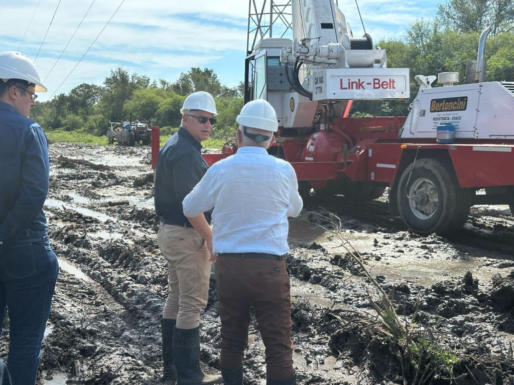 COLONIA POPULAR: AVANZAN LAS OBRAS DEFINITIVAS PARA REPARAR LA L&Iacute;NEA DE ALTA TENSI&Oacute;N DA&Ntilde;ADA POR EL TORNADO