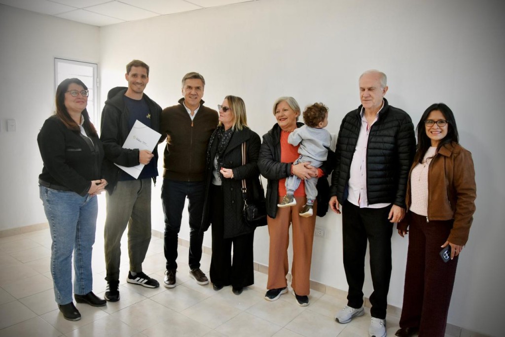 CHACRA 214: CON INCLUSI&Oacute;N Y TRANSPARENCIA, EL GOBERNADOR ZDERO ENTREG&Oacute; M&Aacute;S  VIVIENDAS EN RESISTENCIA