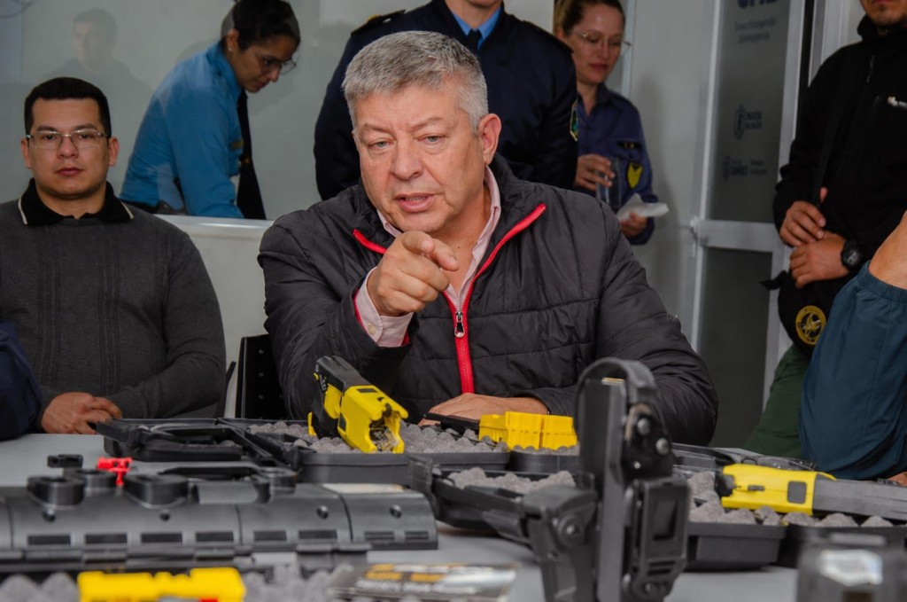 CHACO INCORPOR&Oacute; LAS PRIMERAS TASER PARA FORTALECER LA SEGURIDAD Y MODERNIZAR A LA POLIC&Iacute;A