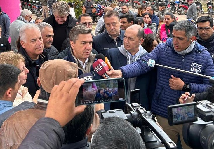 CON OPERATIVO DE SALUD Y ANUNCIOS DE OBRAS, ZDERO LLEV&Oacute; RESPUESTAS HIST&Oacute;RICAS A VILLA &Aacute;NGELA
