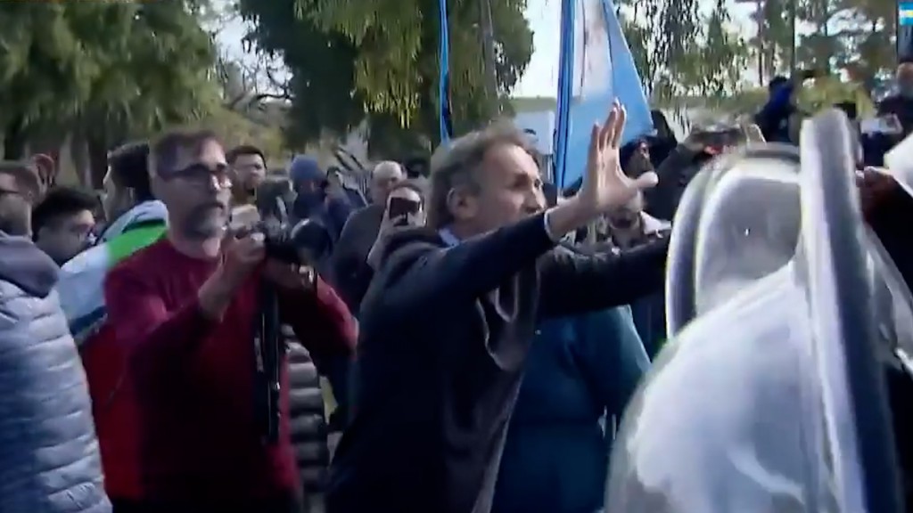 Katopodis qued&oacute; en el medio de una pelea con la Polic&iacute;a en una manifestaci&oacute;n por el cierre de pymes