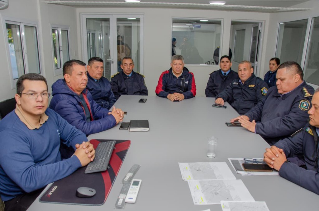 MATKOVICH ENCABEZ&Oacute; UNA REUNI&Oacute;N DE URGENCIA CON LA C&Uacute;PULA POLICIAL POR LA B&Uacute;SQUEDA DE AXEL GONZ&Aacute;LEZ