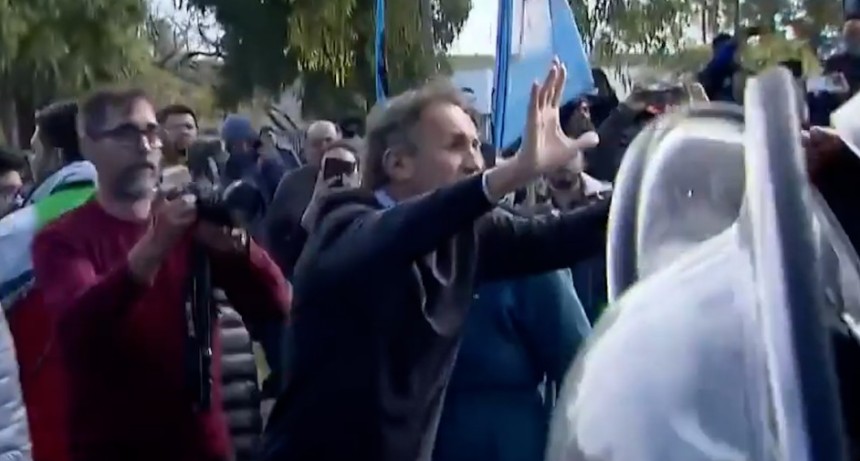 Katopodis qued&oacute; en el medio de una pelea con la Polic&iacute;a en una manifestaci&oacute;n por el cierre de pymes