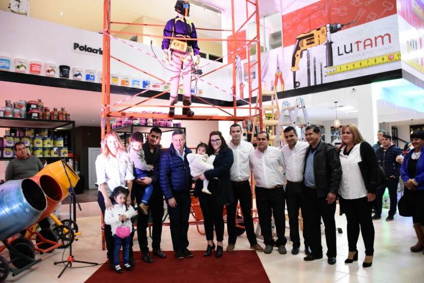 PEPPO ACOMPAÑÓ LA INAUGURACIÓN DE UN NUEVO COMERCIO Y ASEGURÓ QUE "MARCA LA CONFIANZA DEL EMPRESARIADO EN LA PROVINCIA"