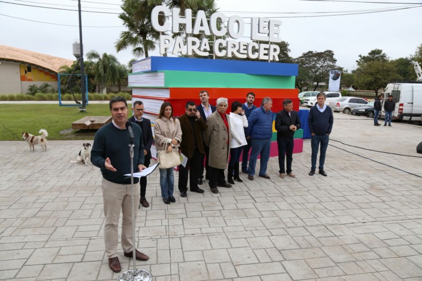 Capitanich participó junto a Peppo de la presentación de la Feria del Libro que se realizará en el Domo del Centenario