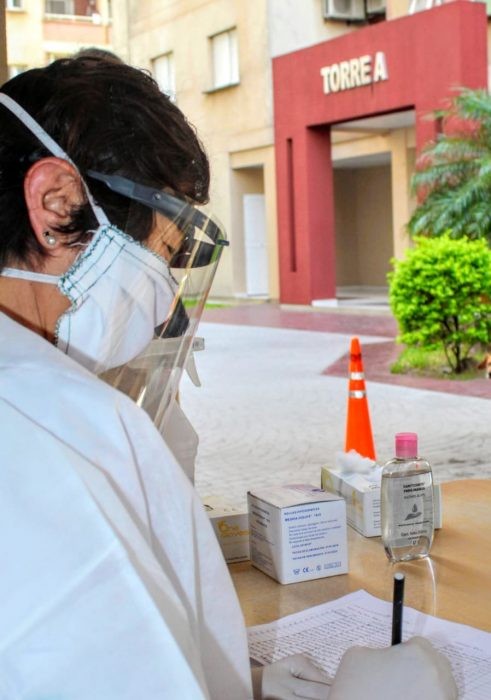 Resistencia: Salud asiste a la comunidad de las Torres Sarmiento con recomendaciones y una Posta Sanitaria