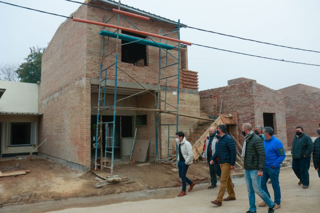 Capitanich Supervisó La Construcción De Viviendas En Los Barrios Toba Y Timbó