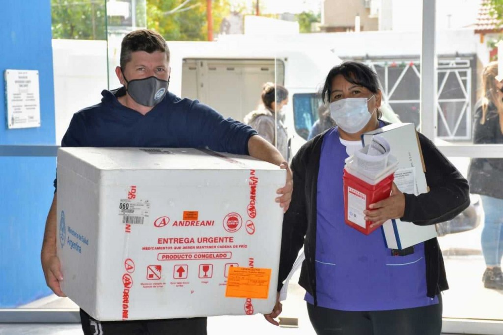 COVID-19: el cronograma de vacunación para este lunes 6