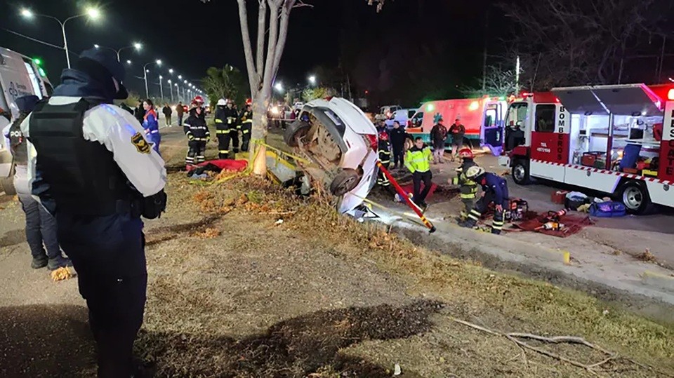 Tragedia en Mendoza: dos muertos y tres heridos graves tras un violento accidente vial