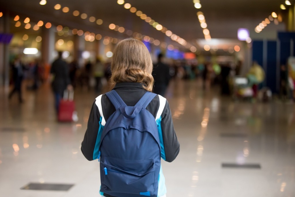 Viajes al exterior de menores: fijaron la tasa aplicable para la gestión del nuevo trámite 