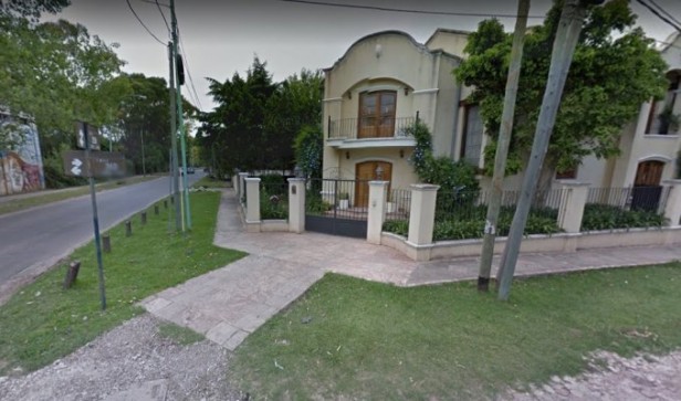Quemaron con una plancha a una familia para robarle