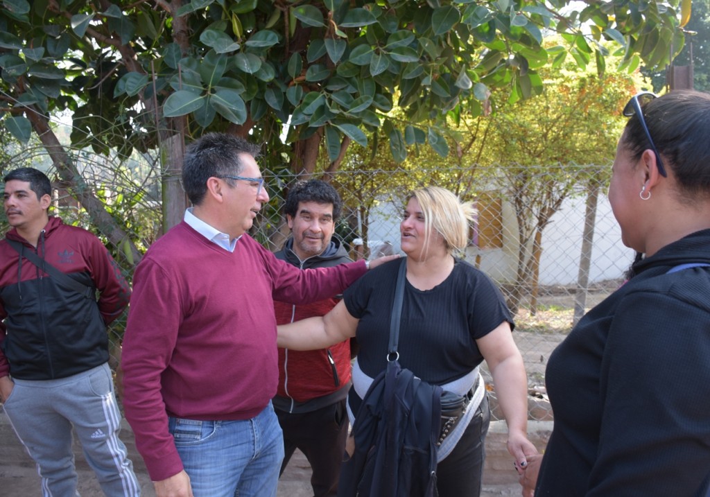 Gustavo en Barranqueras dialogó con vecinos sobre sus demandas más urgentes y destacó la importancia de la construcción colectiva