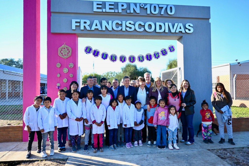 El Espinillo: Zdero inauguró escuela y conectividad satelital para once instituciones de El Impenetrable
