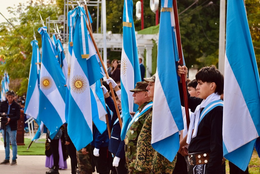 Campo Largo celebró su 104º aniversario con obras y entrega de títulos de propiedad
