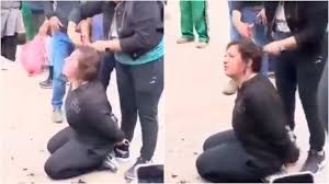 Comerciantes bolivianos desnudaron y le cortaron el pelo a una tucumana acusada de robar en la frontera