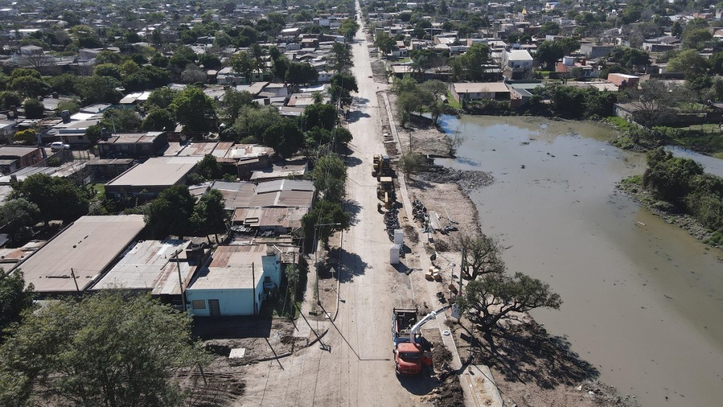 RESISTENCIA: EL GOBIERNO PROVINCIAL AVANZA CON MÁS PAVIMENTO, DESAGÜES, LIMPIEZA DE RIACHOS Y ESPACIOS VERDES