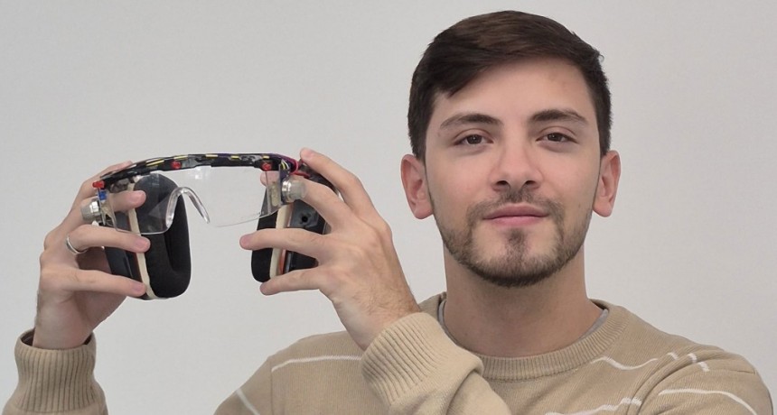Un egresado universitario fue premiado por inventar anteojos que detectan gases tóxicos: lo pensó para hallar fugas de gas
