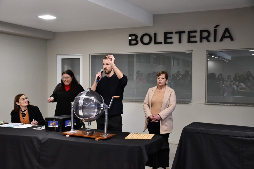 CAMINO A LA BIENAL: SORTEARON LUGARES PARA LOS EMPRENDEDORES Y FOODTRUCKS