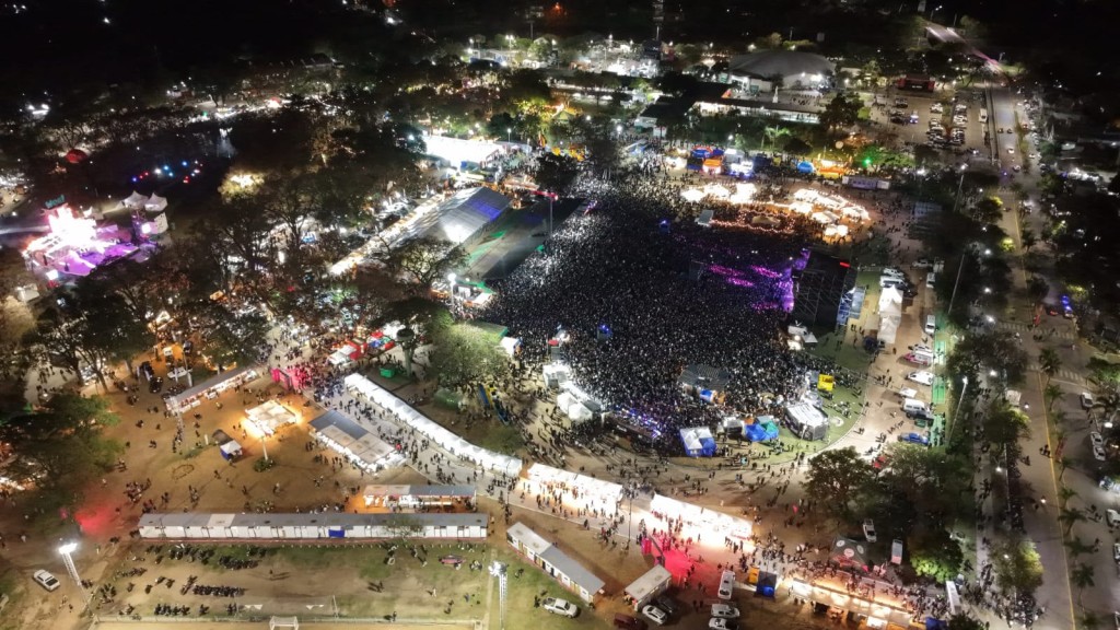 M&Aacute;S DE 95 MIL PERSONAS VIVIERON UNA NOCHE HIST&Oacute;RICA EN EL S&Eacute;PTIMO D&Iacute;A DE LA BIENAL INTERNACIONAL DE LAS ESCULTURAS 2026