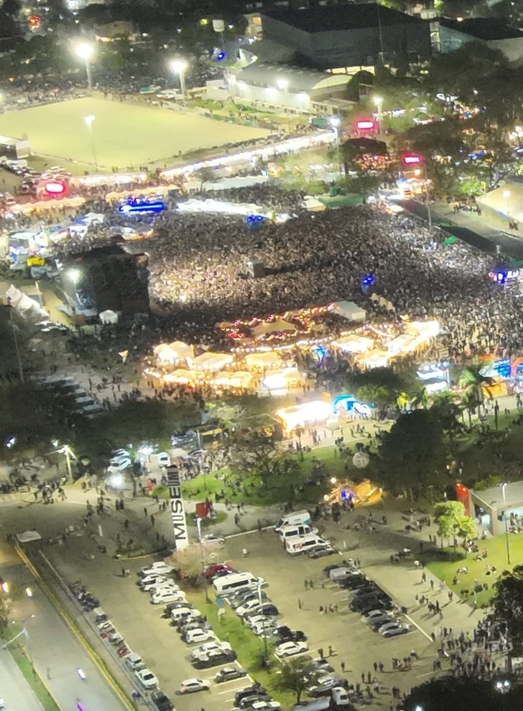 IMPRESIONANTE CONVOCATORIA EN EL CIERRE DE LA BIENAL 2026: UNAS 250 MIL PERSONAS DISFRUTARON DE LA &Uacute;LTIMA NOCHE CON ABEL PINTOS