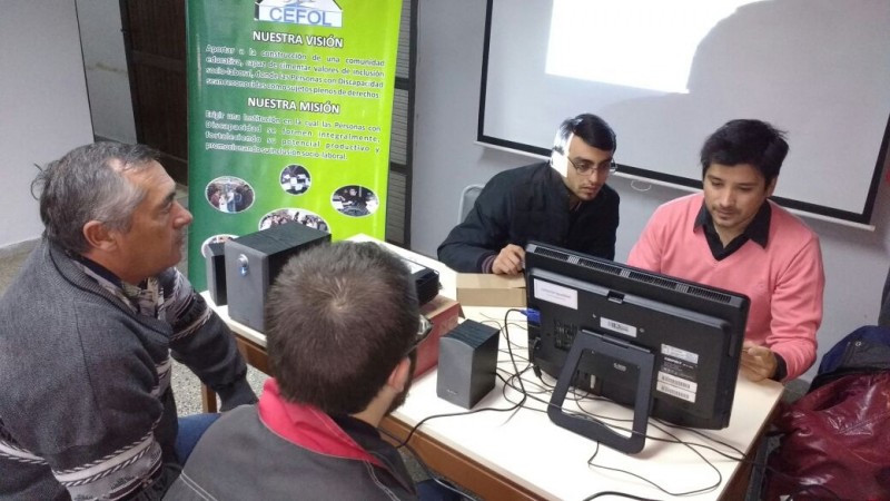 El municipio asesoró a personas con discapacidad sobre implementación de la tarjeta SUBE