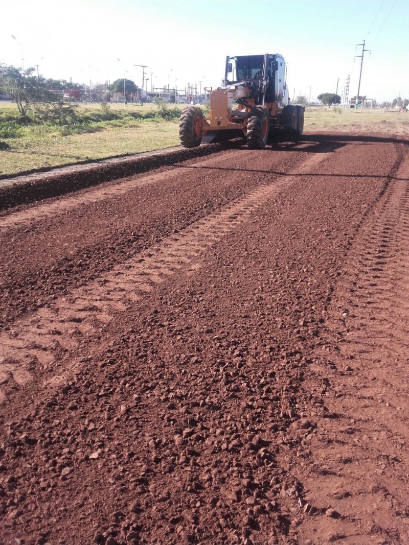 Continúan  con los trabajos de perfilado, ripio y arreglo de calles 