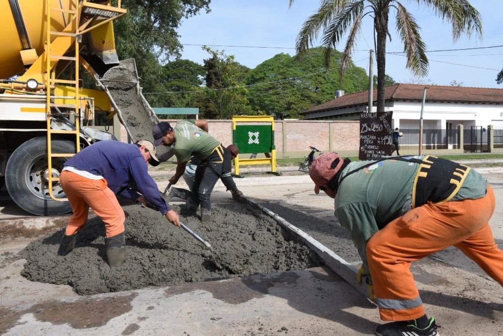 El Municipio de Resistencia avanza en la reparación de baches sobre avenida 9 de Julio