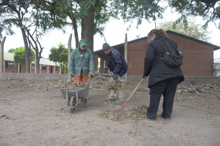 En los barrios Paykin y Santa Catalina, el Municipio de Resistencia continuó con el acondicionamiento de los espacios públicos