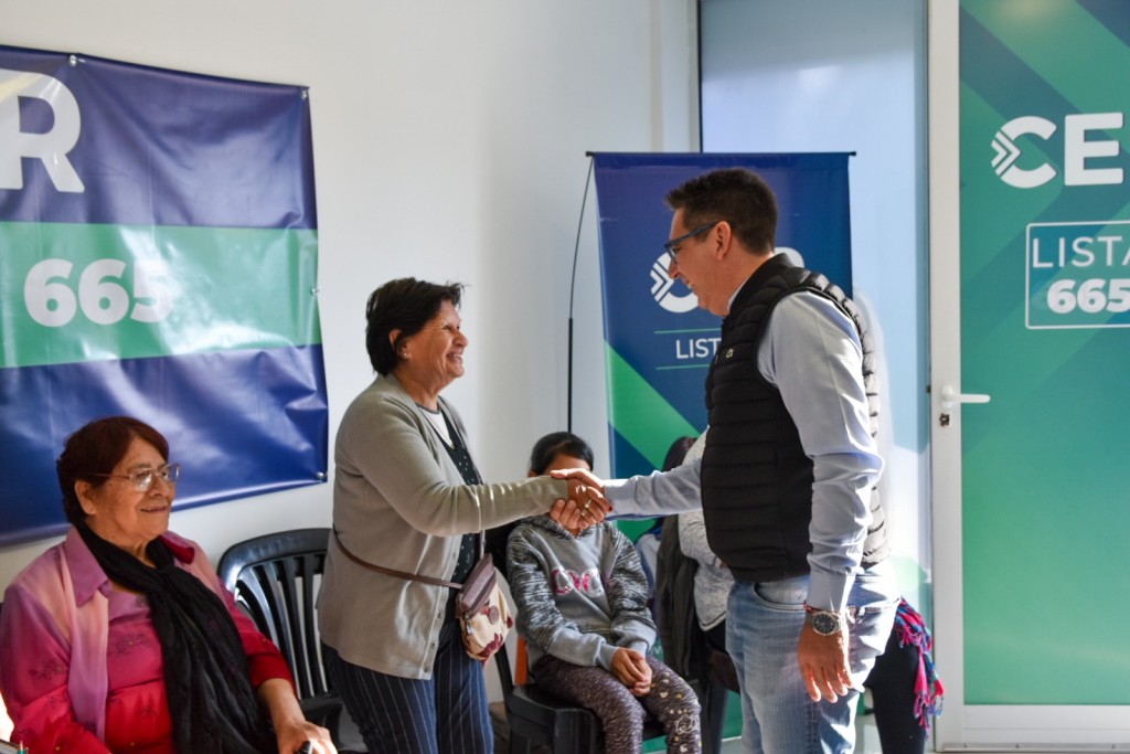 Junto a vecinas y organizaciones, en Villa Ángela, Gustavo abordó el problema de la adicciones y aseguró que es fundamental generar espacios donde el gobierno esté presente y acompañe a las familias