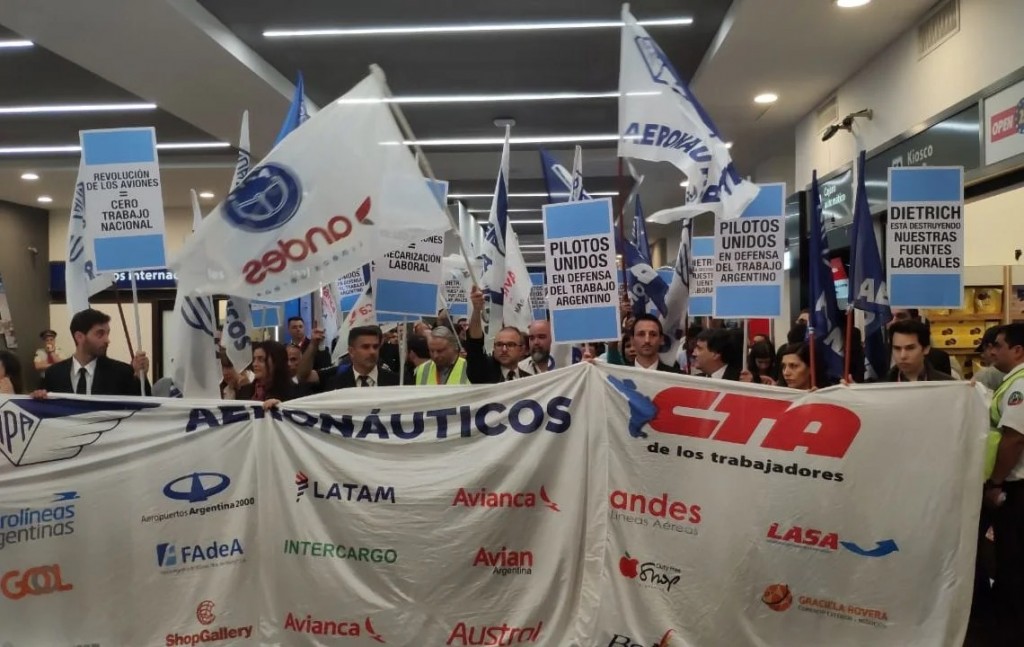 Aeronáuticos realizarán asambleas en Aeroparque el lunes y habrá demoras en los vuelos