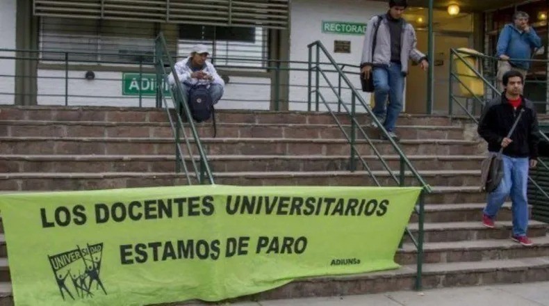 Arrancó la primera jornada de paro de los docentes universitarios