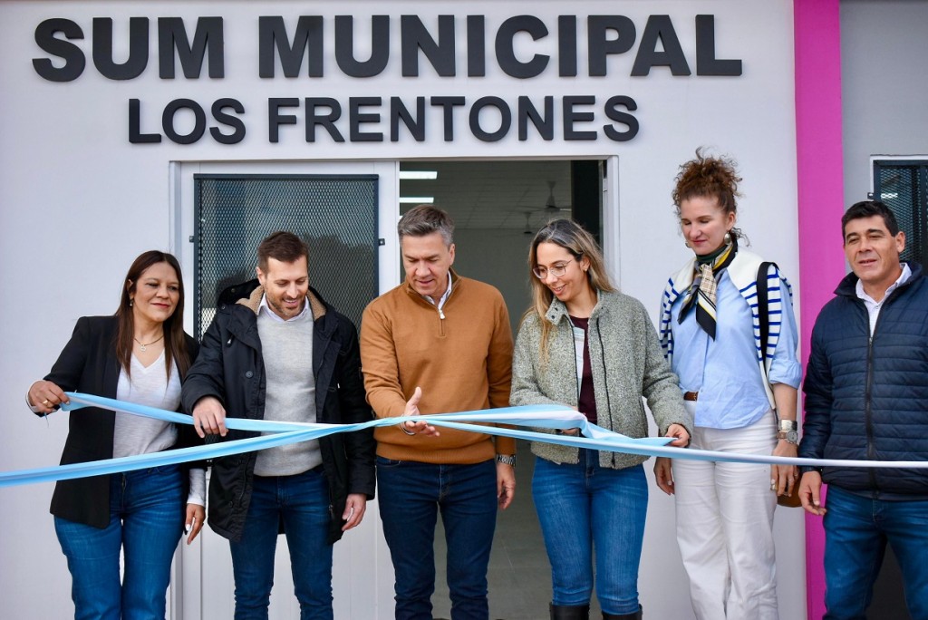 LOS FRENTONES: EL GOBERNADOR ZDERO INAUGURÓ LA AMPLIACIÓN Y REFACCIÓN INTEGRAL DEL SUM MUNICIPAL